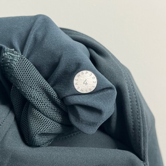 Lululemon On The Fly 7/8 Pant - Gravity Size 4 - Picture 3 of 3